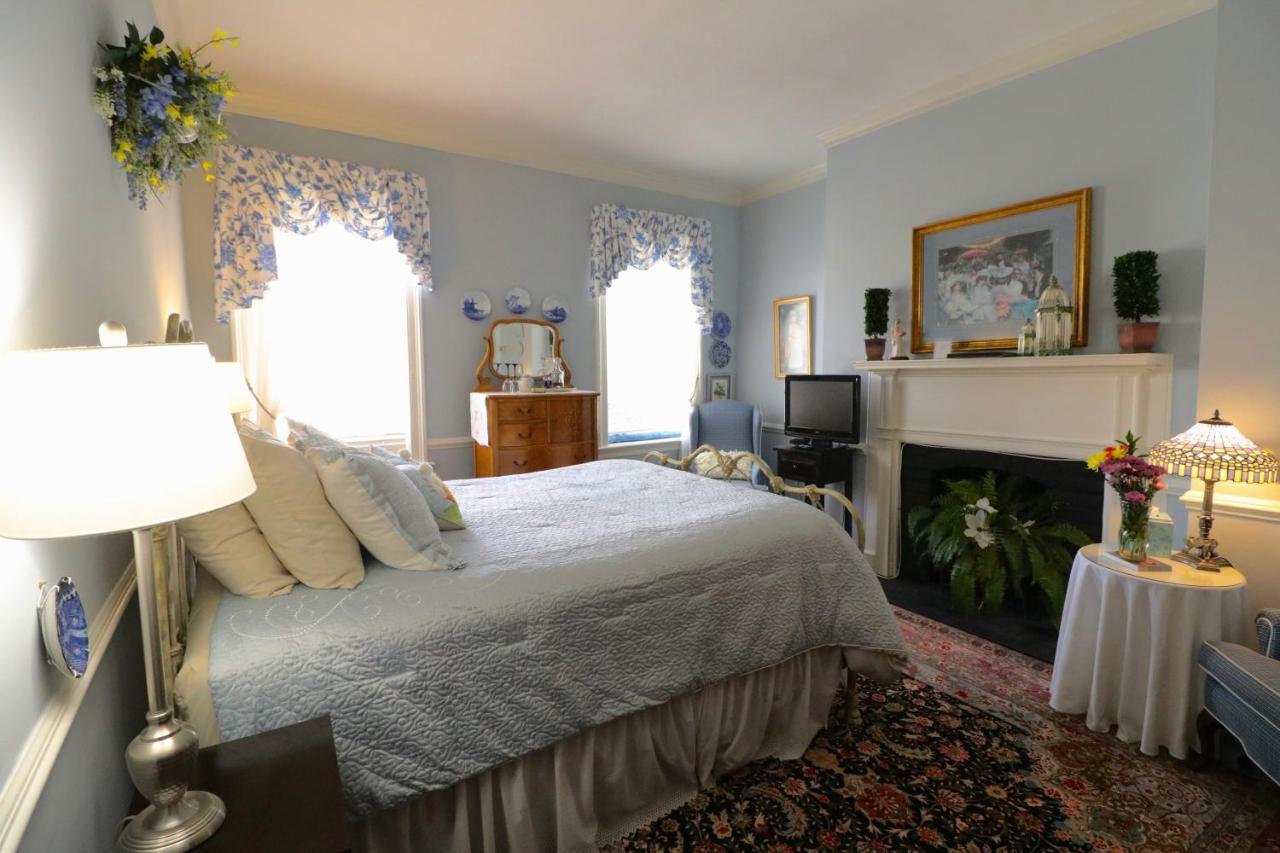 The Richard Johnston Inn & 1890 Caroline House フレデリックスバーグ エクステリア 写真