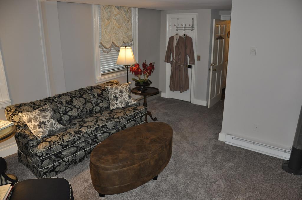 The Richard Johnston Inn & 1890 Caroline House フレデリックスバーグ エクステリア 写真