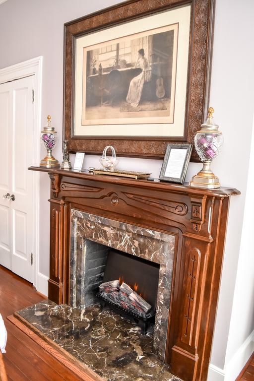 The Richard Johnston Inn & 1890 Caroline House フレデリックスバーグ エクステリア 写真
