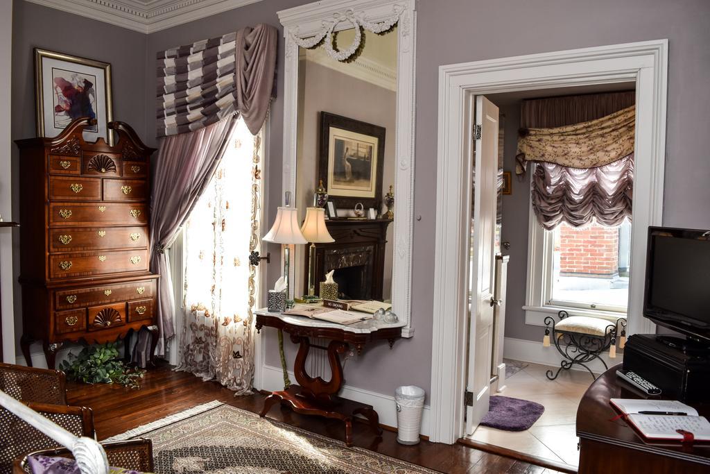 The Richard Johnston Inn & 1890 Caroline House フレデリックスバーグ エクステリア 写真